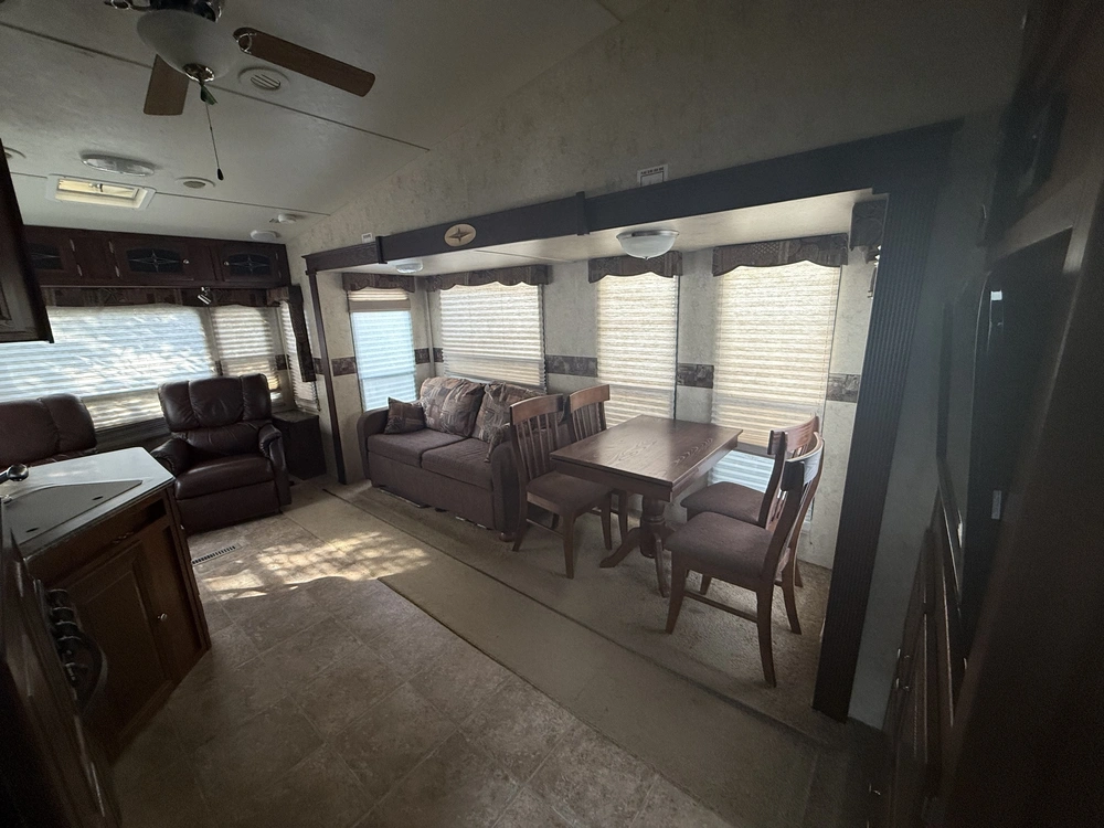 Forest River Flagstaff 8258fw 2011 alt