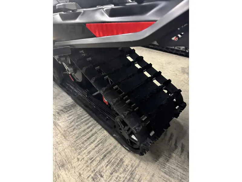 2025 Ski-Doo MXZ ADRENALINE 137 600R E-TEC RipSaw 1.25" E.S.