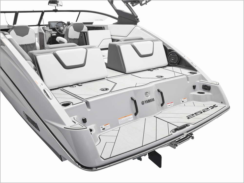 2026 Yamaha 252xe alt