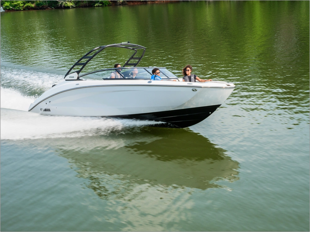 2026 Yamaha 252s alt
