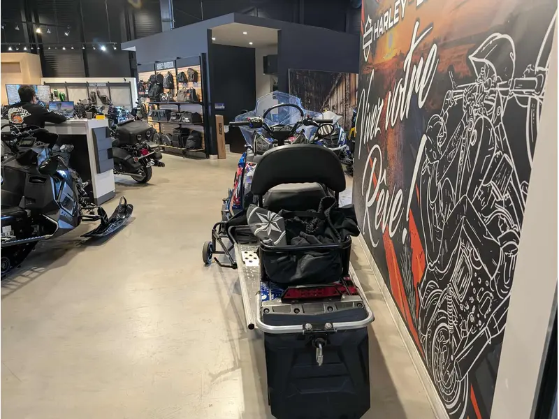 2017 Polaris Indy 550 Voyageur