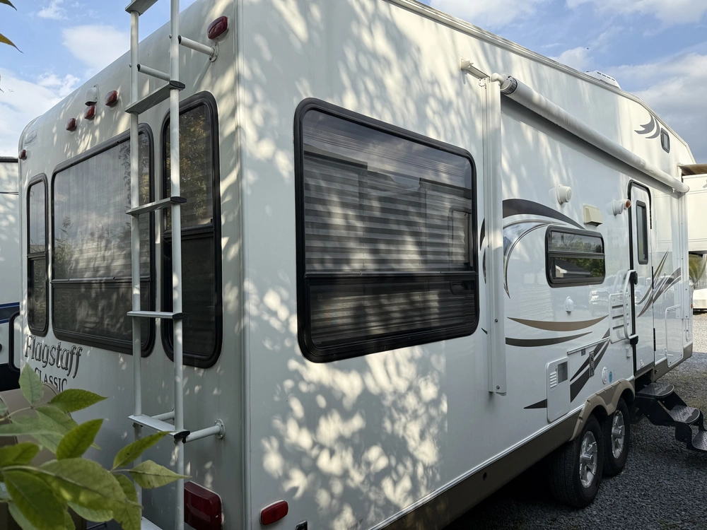 Forest River Flagstaff 8258fw 2011 alt