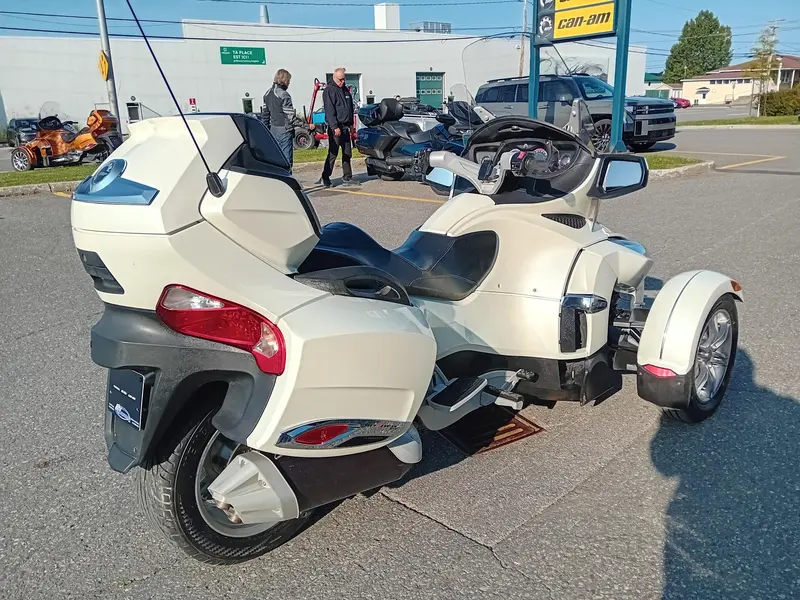 2011 Can-Am SPYRTLTD