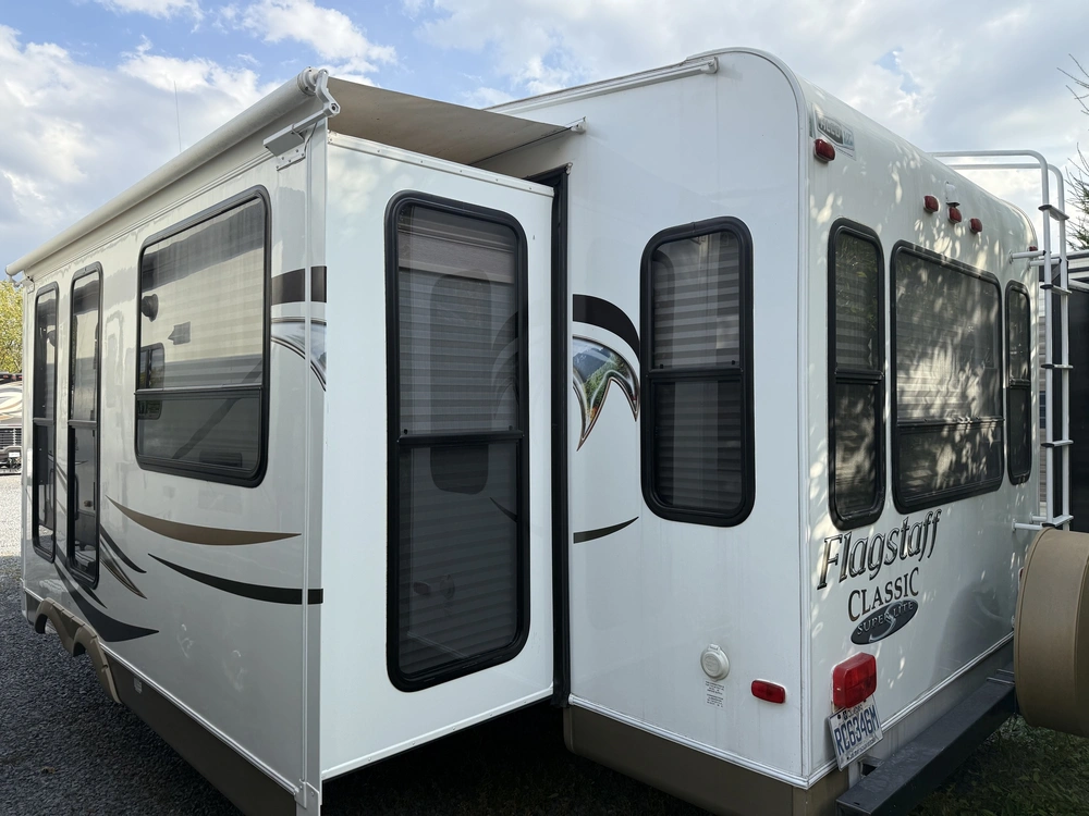 Forest River Flagstaff 8258fw 2011 alt