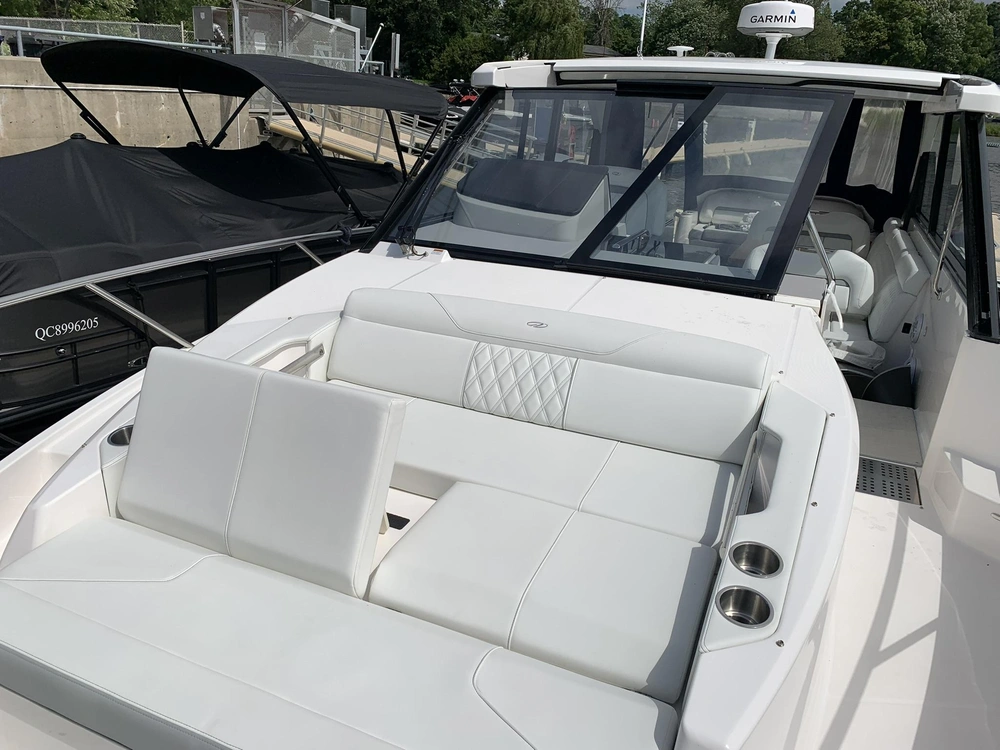 Regal 36 Grand Coupe 2022 alt