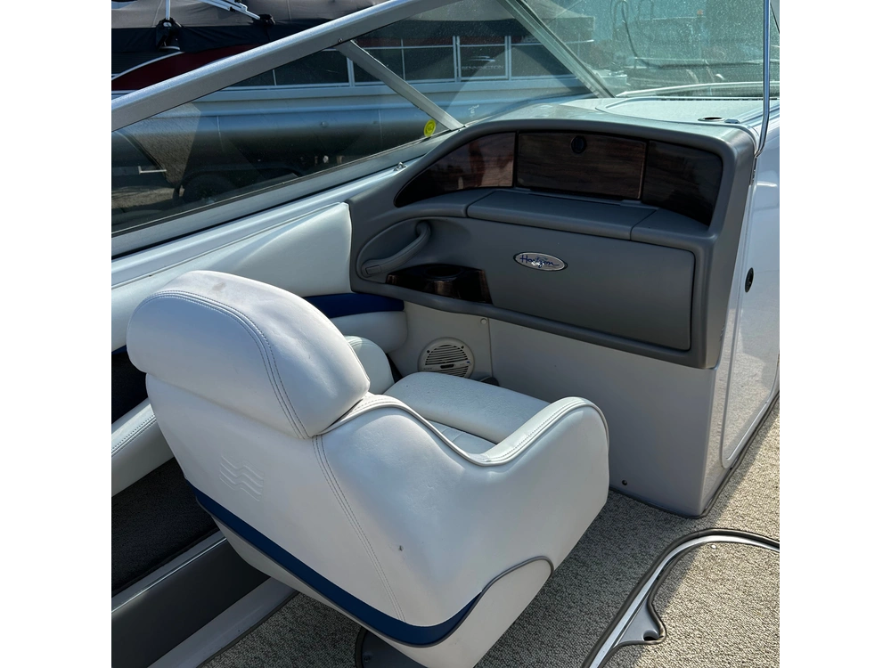 2001 Four Winns 230 Horizon alt