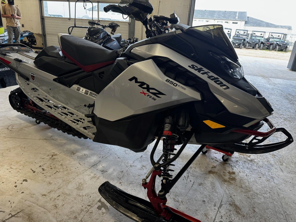 2024 Ski-doo Mxz X-rs® 850 E-tec® 137 1.25 alt