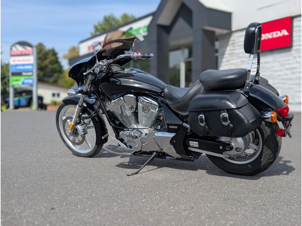 2010 Honda Vt 1300 Sabre | 🏍️ Comparable Yamaha V Star 1300 & Suzuki Boulevard C90 🏍️ | 🌆 Rival Harley-davidson Street 750 & Indian Scout 1200 🌆 alt