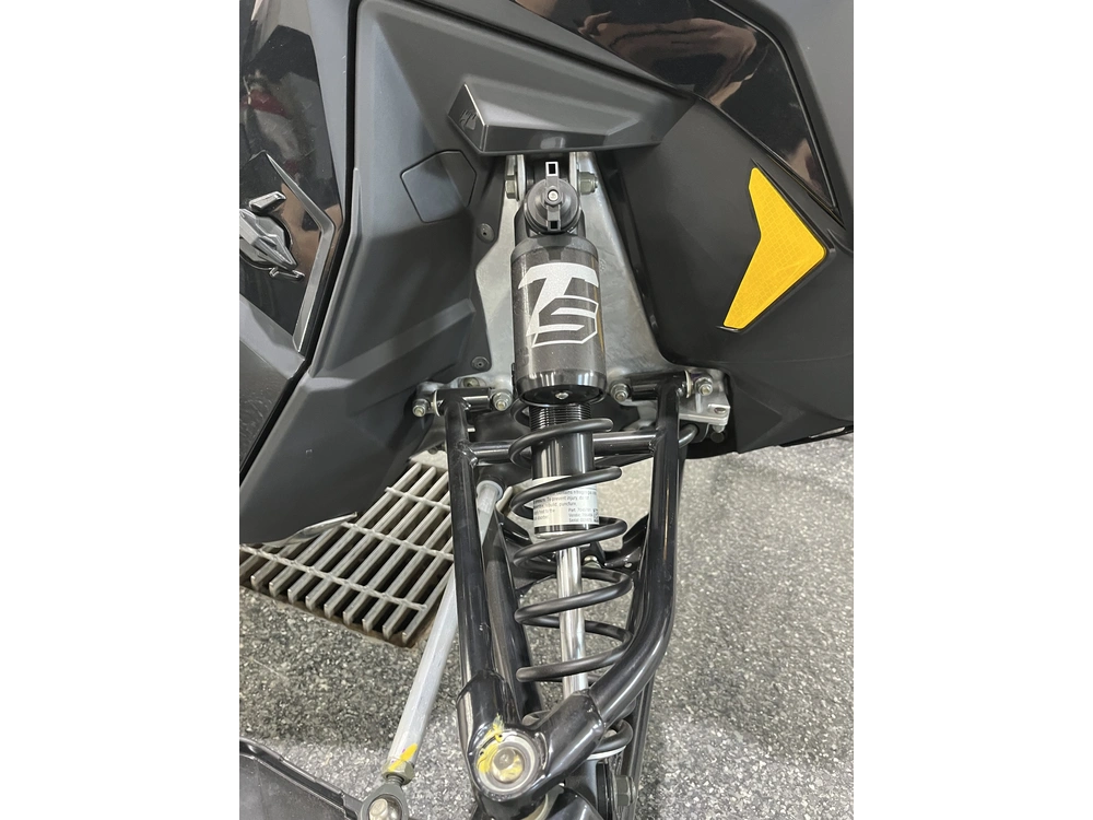 Polaris Indy Aventure S4 2023 alt