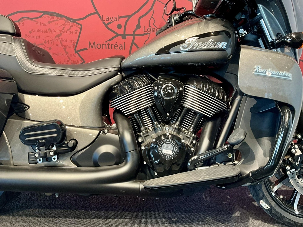 2025 Indian Motorcycle Roadmaster Dark Horse With Powerband Audio Package alt