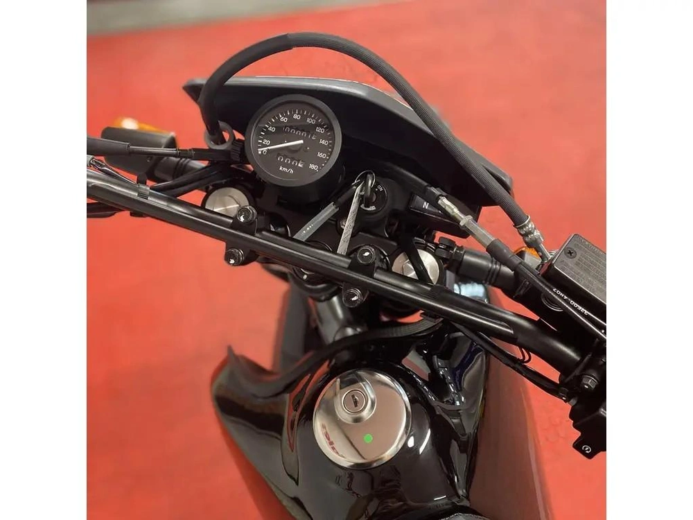 2024 Suzuki Dr 650s alt