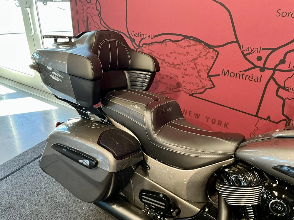 2025 Indian Motorcycle Roadmaster Dark Horse With Powerband Audio Package alt