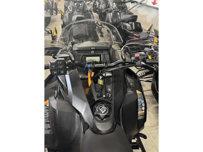 2025 Ski-Doo MXZ ADRENALINE 137 600R E-TEC RipSaw 1.25" E.S.