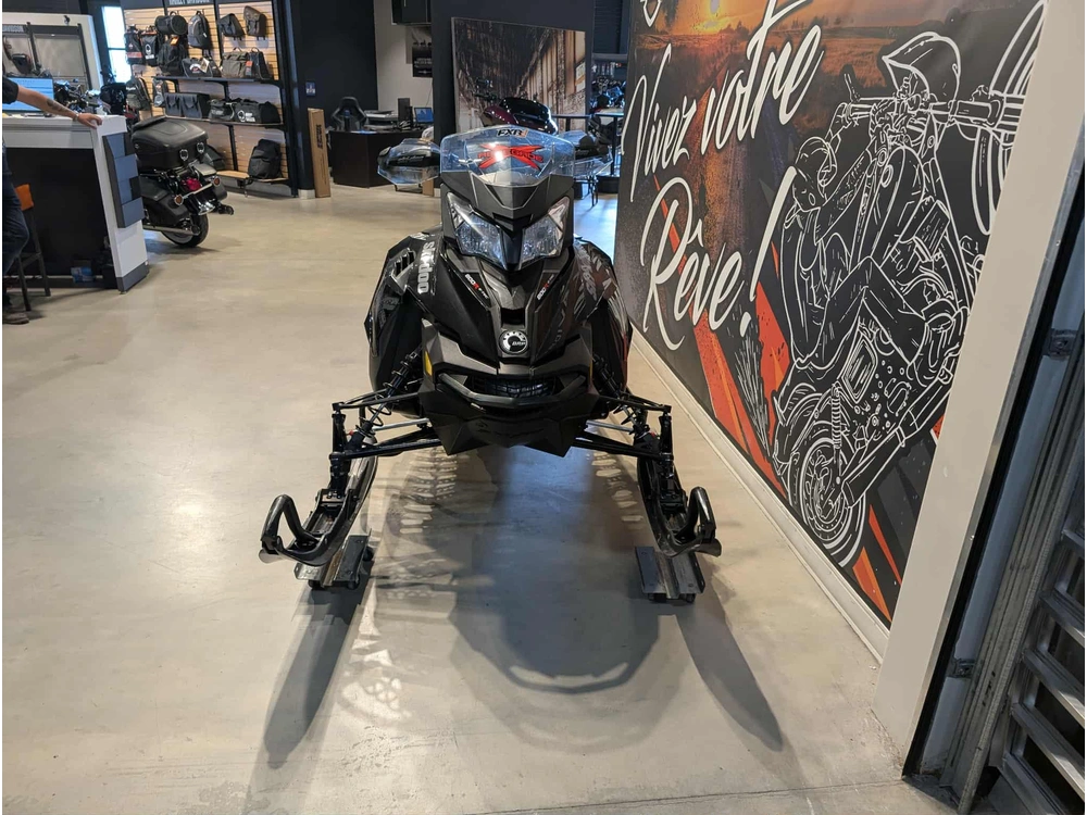 Skidoo Renegade X 800 2016 alt