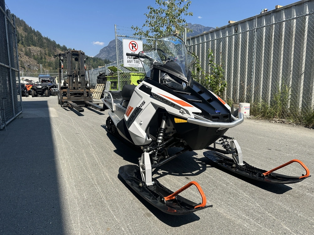 2024 Polaris 550 Voyageur 155 - White Lightning alt