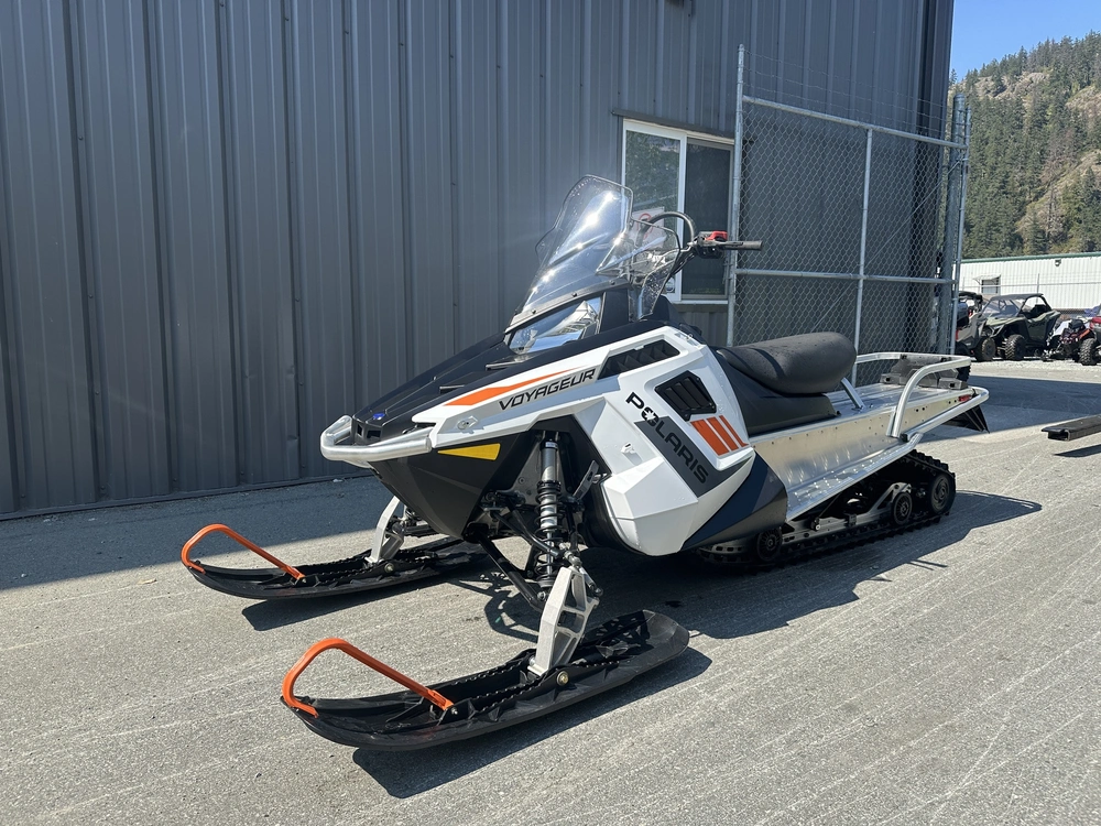 2024 Polaris 550 Voyageur 155 - White Lightning alt
