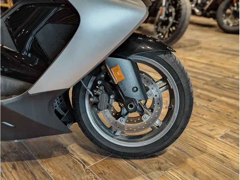 2013 BMW C 650 GT // Sapphire Black Metallic thumbnail 4