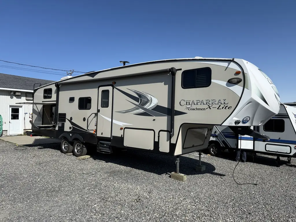 2018 Chaparral 31BHS