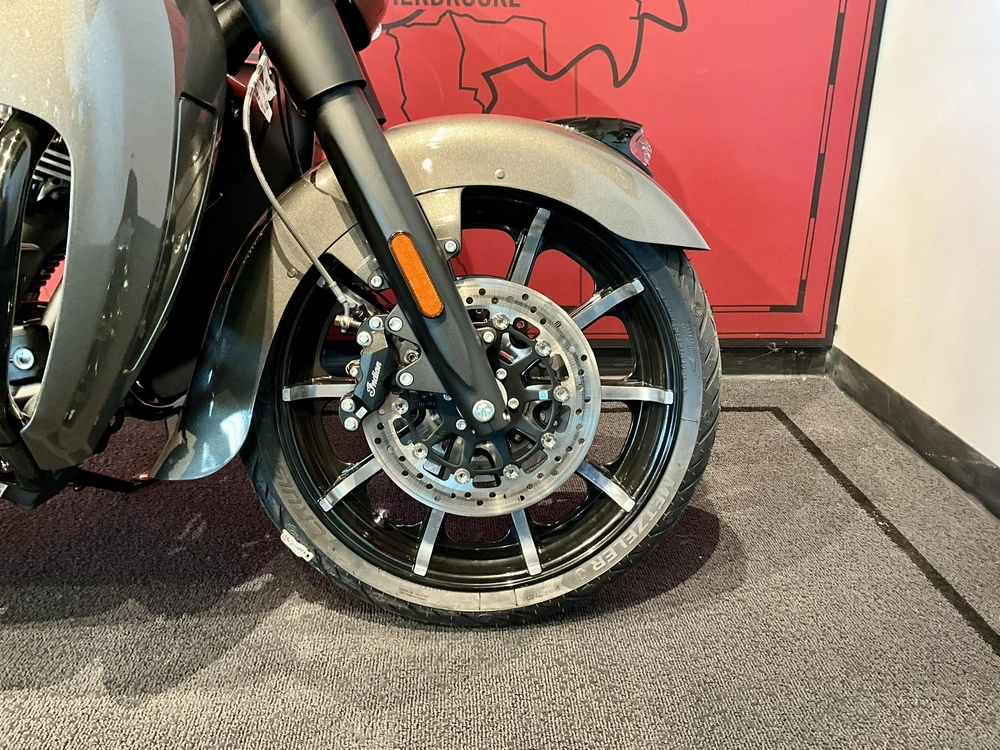 2025 Indian Motorcycle Roadmaster Dark Horse With Powerband Audio Package alt