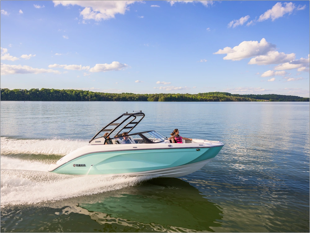 2026 Yamaha 222s alt
