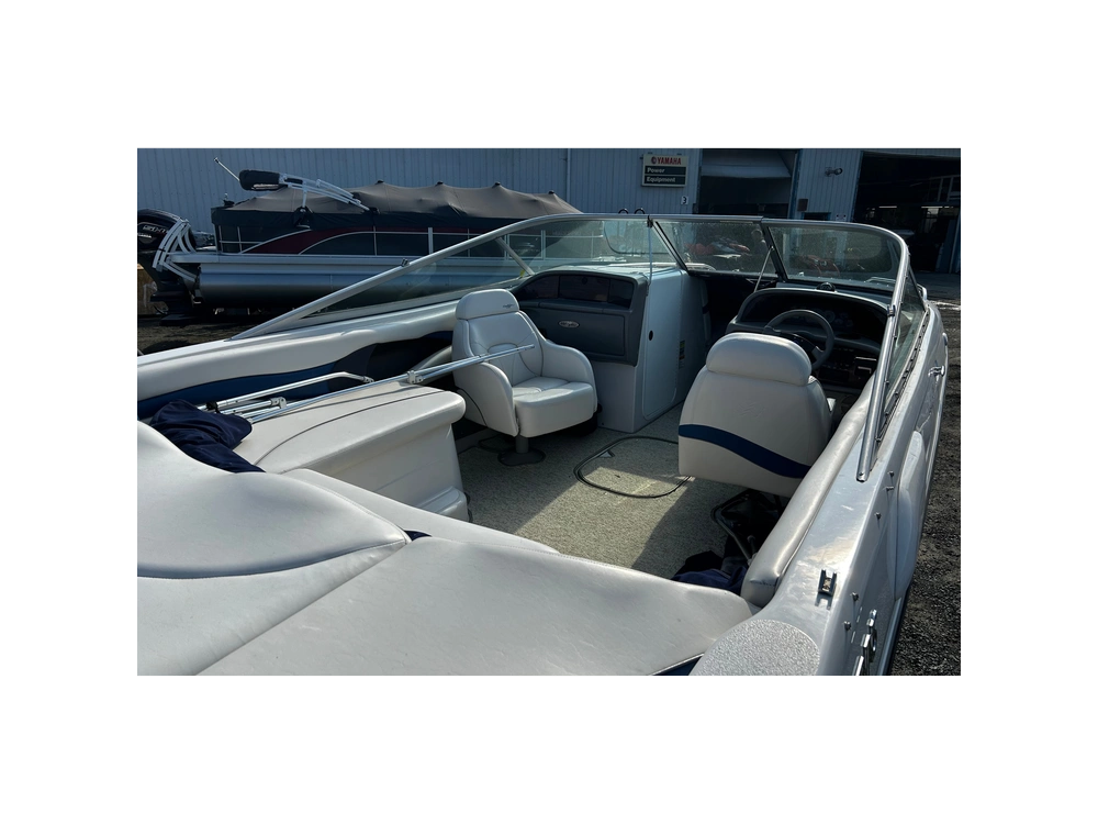 2001 Four Winns 230 Horizon alt