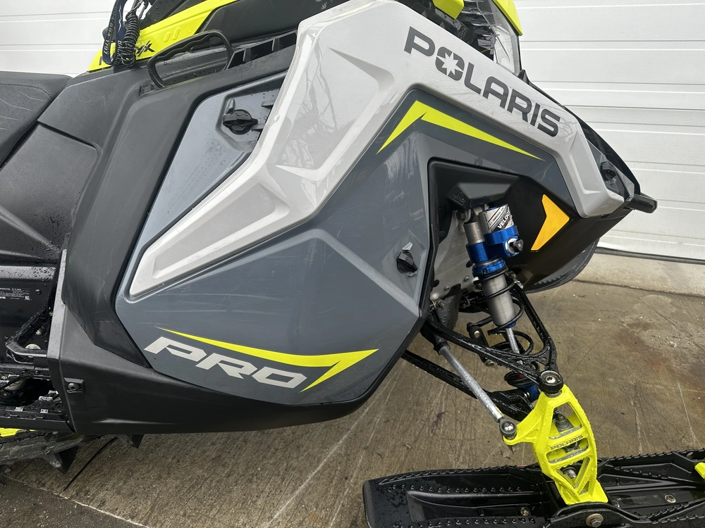2022 Polaris Patr Boost Matryx Slash Pro Rmk 163 3" - Stealth Gray / Ghost Gray / Lime Squeeze alt