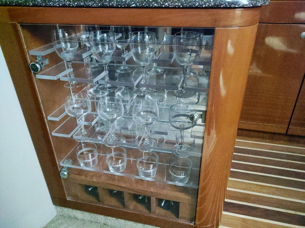 Formula 47 Yacht 2004 alt