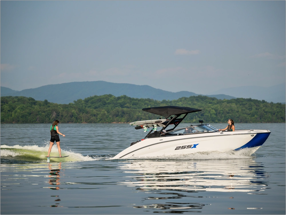 2026 Yamaha 255xe alt