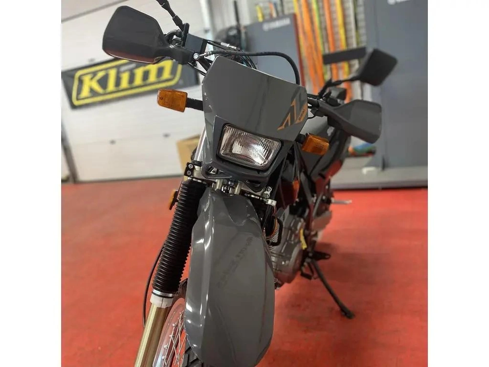 2024 Suzuki Dr 650s alt