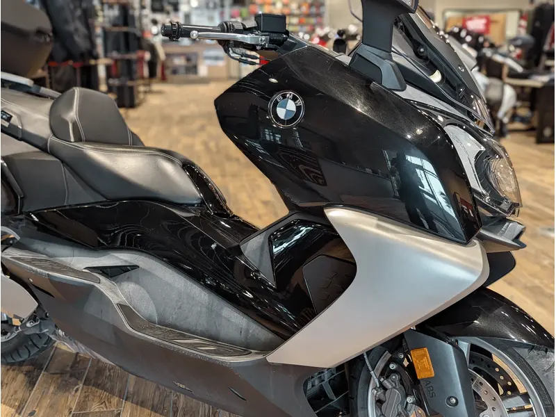2013 BMW C 650 GT // Sapphire Black Metallic thumbnail 6