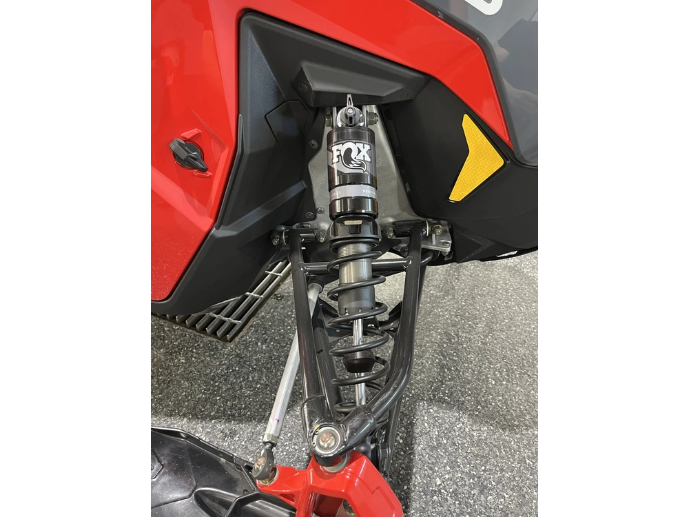 Polaris 650 Indy Adventure 137 2024 alt