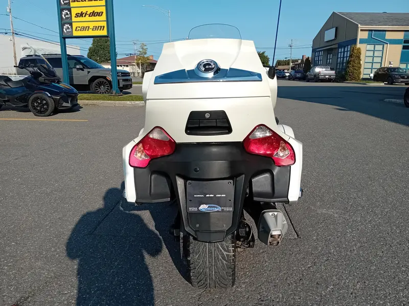 2011 Can-Am SPYRTLTD