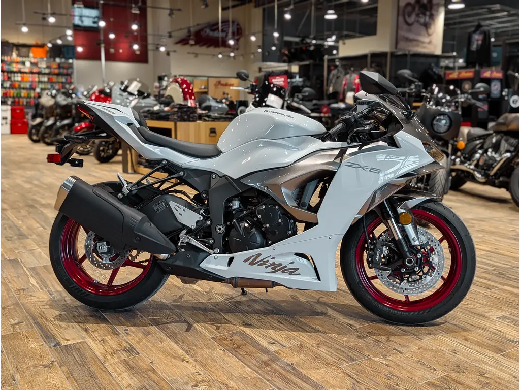 Used 2025 Kawasaki Ninja ZX-6R // Pearl Robotic White