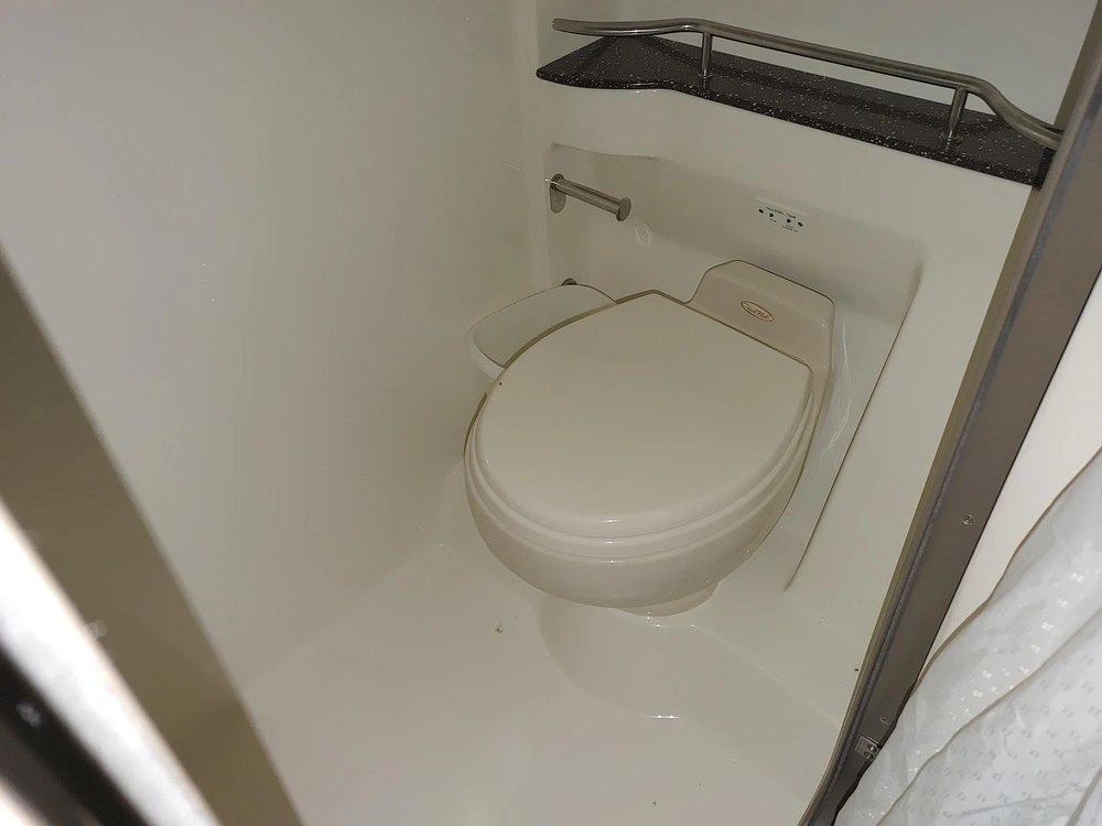 Formula 47 Yacht 2004 alt