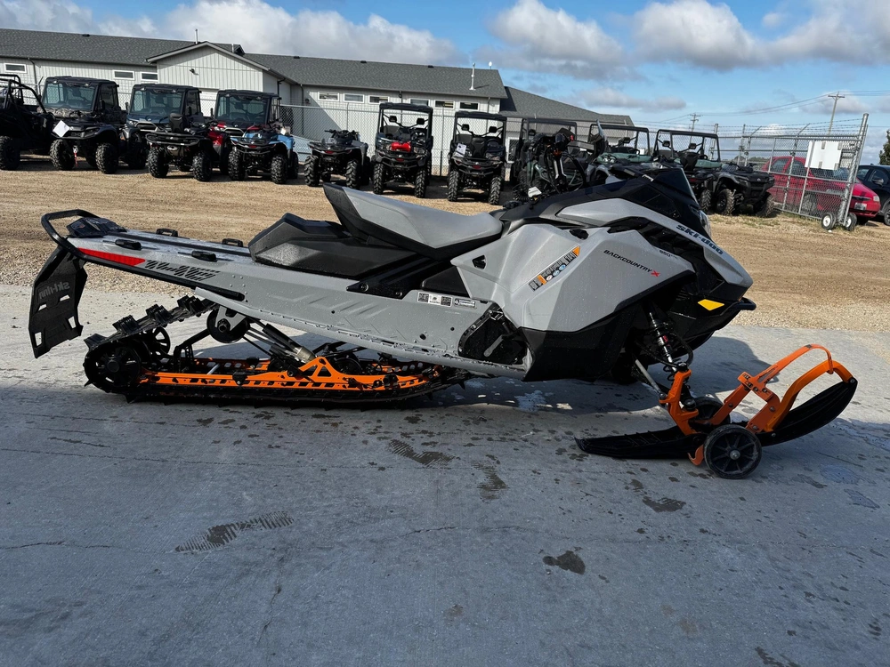 2025 Ski-doo Backcountry X 850 alt