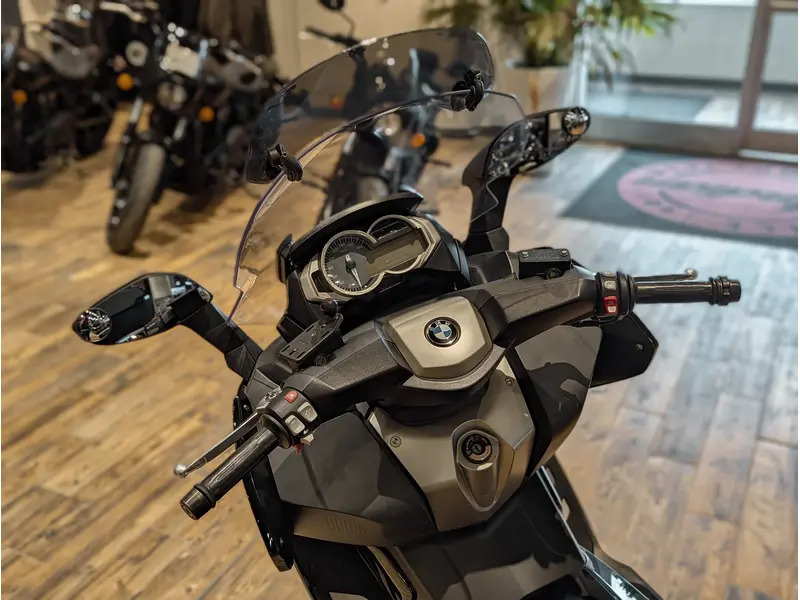 2013 BMW C 650 GT // Sapphire Black Metallic thumbnail 7