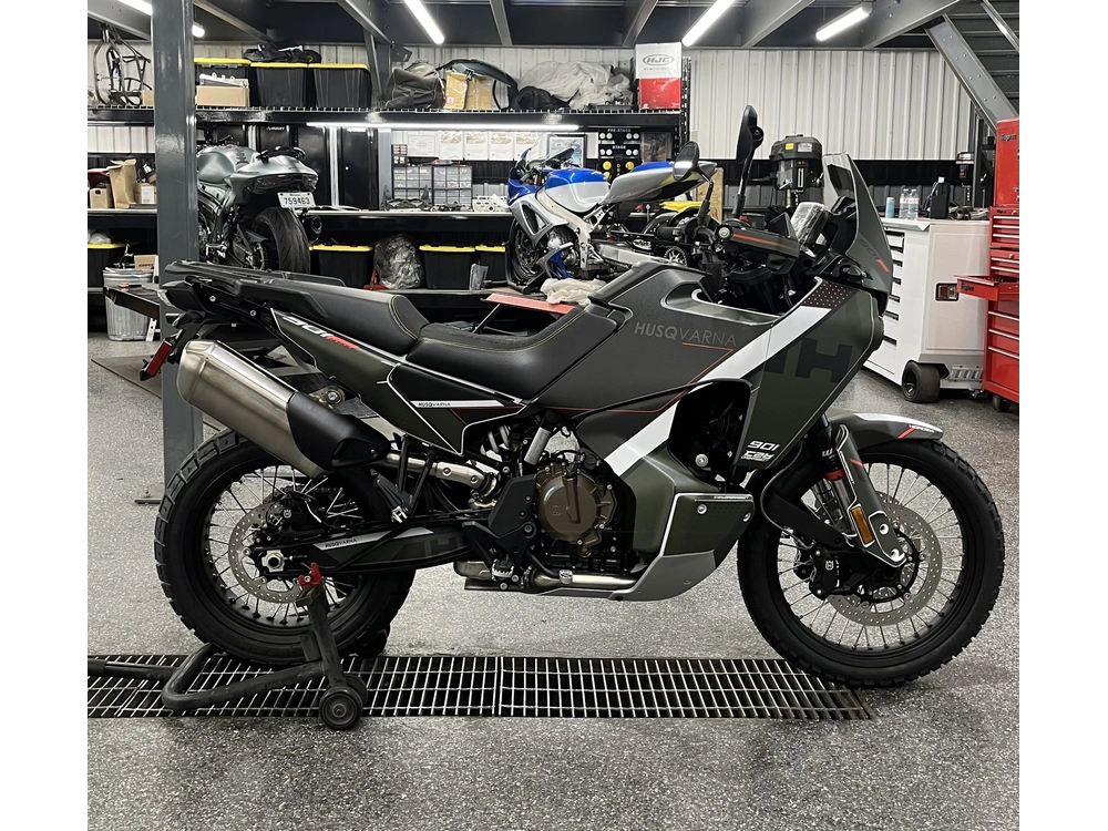 2025 Husqvarna Norden 901 alt