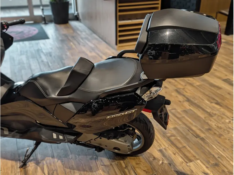 2013 BMW C 650 GT // Sapphire Black Metallic thumbnail 10