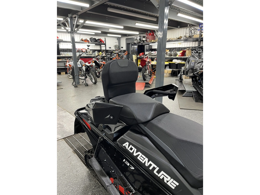Polaris 650 Indy Adventure 137 2024 alt