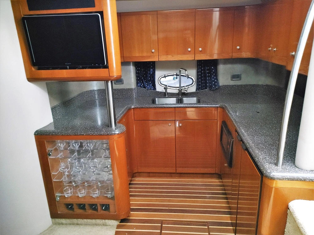 Formula 47 Yacht 2004 alt