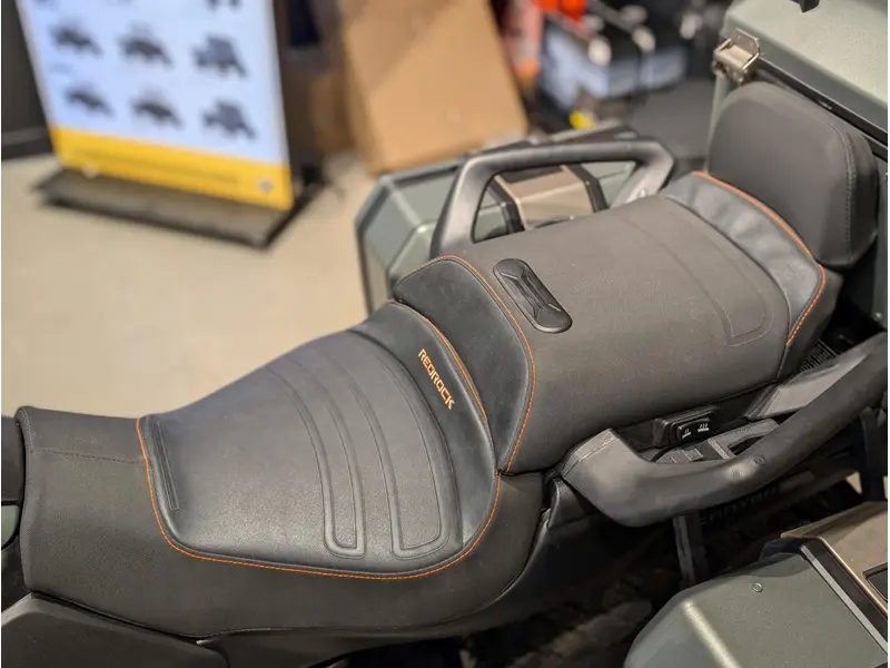 Can-Am *DEMO* Canyon Redrock - Moss Green 2025