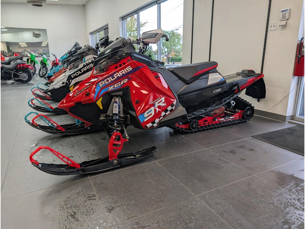 2025 Polaris Sno-25 9r Indy Xcr 137 Le | 🌆 Concurrents Directs : Backcountry X-rs & Summit Sp & Renegade X-rs 🌆 alt