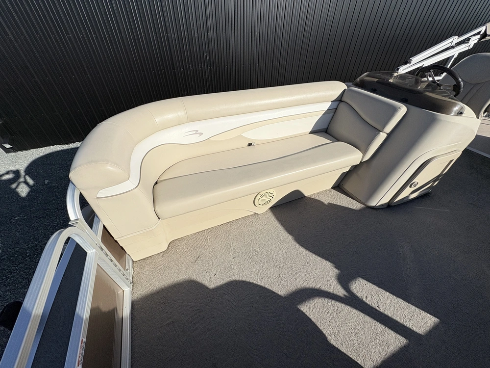 2012 Bennington Marine 20sl alt