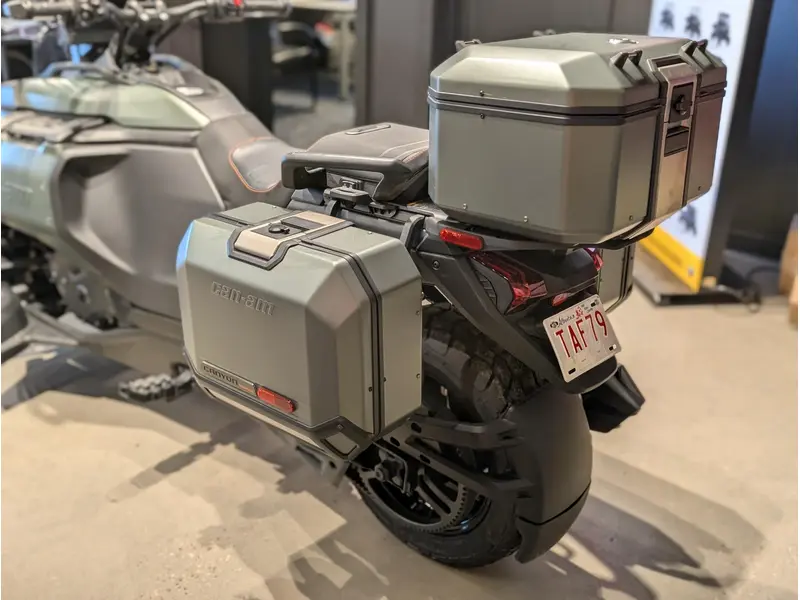 Can-Am *DEMO* Canyon Redrock - Moss Green 2025