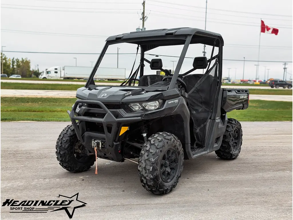 2023 Can-Am Defender XT HD9 // Timeless Black