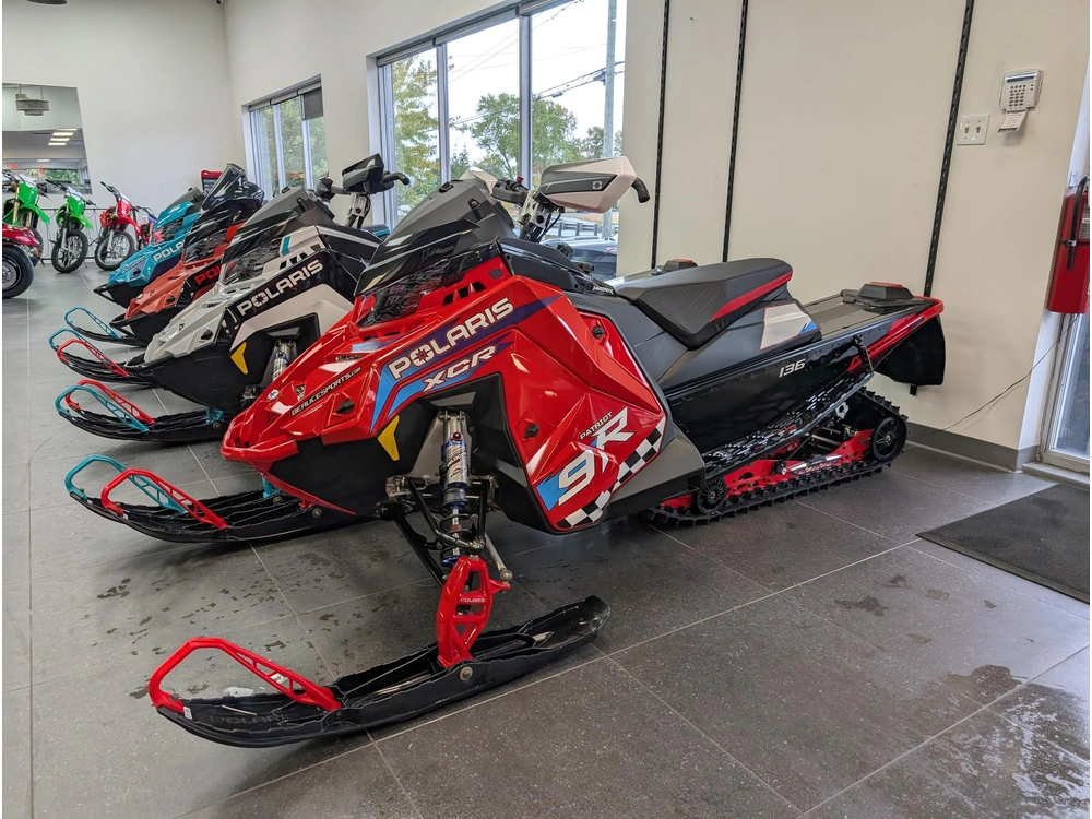2025 Polaris Sno-25 9r Indy Xcr 137 Le | 🌆 Concurrents Directs : Backcountry X-rs & Summit Sp & Renegade X-rs 🌆 alt