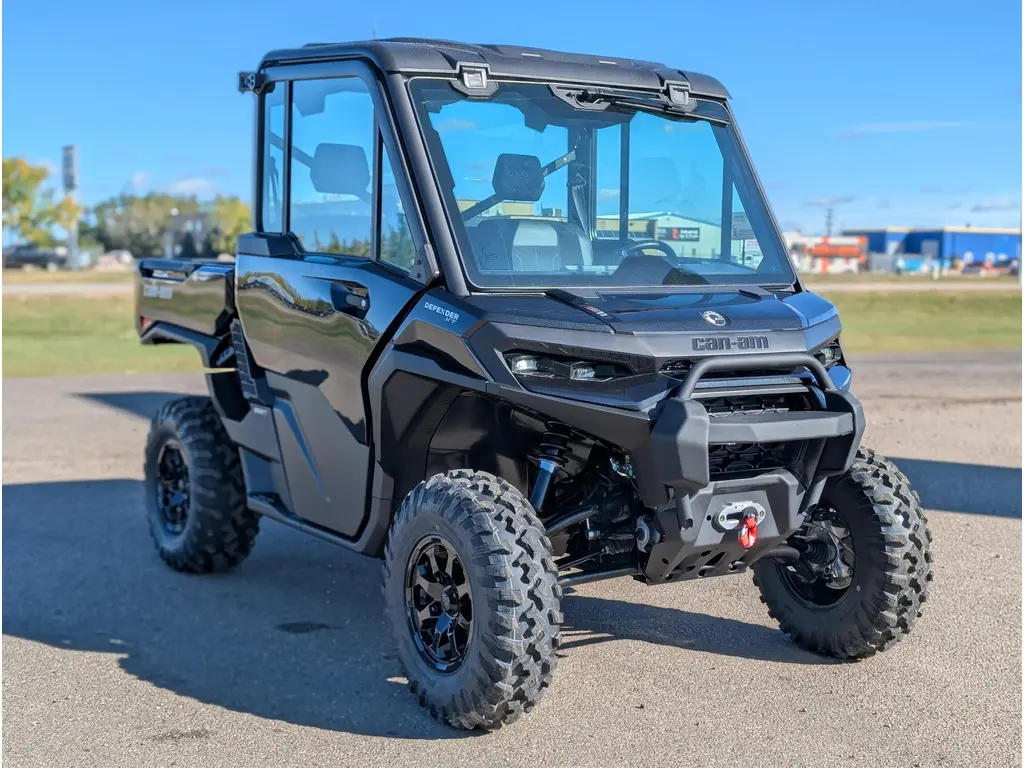 2026 Can-Am Defender XT CAB HD11 w/10.25" Screen