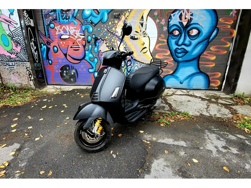 2020 Vespa GTS Super 300 Notte thumbnail 6