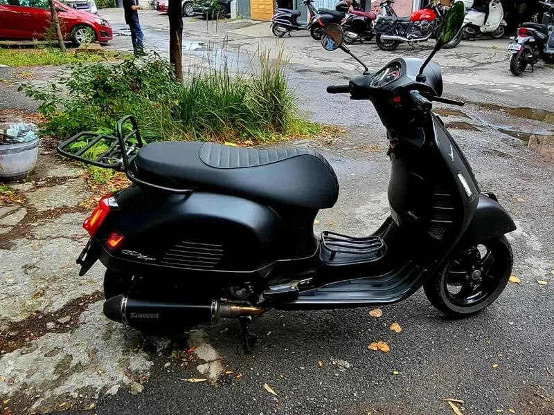 2020 Vespa GTS Super 300 Notte thumbnail 4
