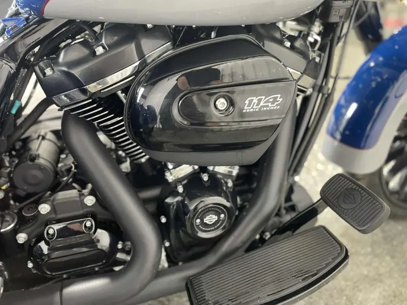 2023 Harley-Davidson FREEWHEELER ABS 114 **MODELE TRIKE RECHERCHÉ!**